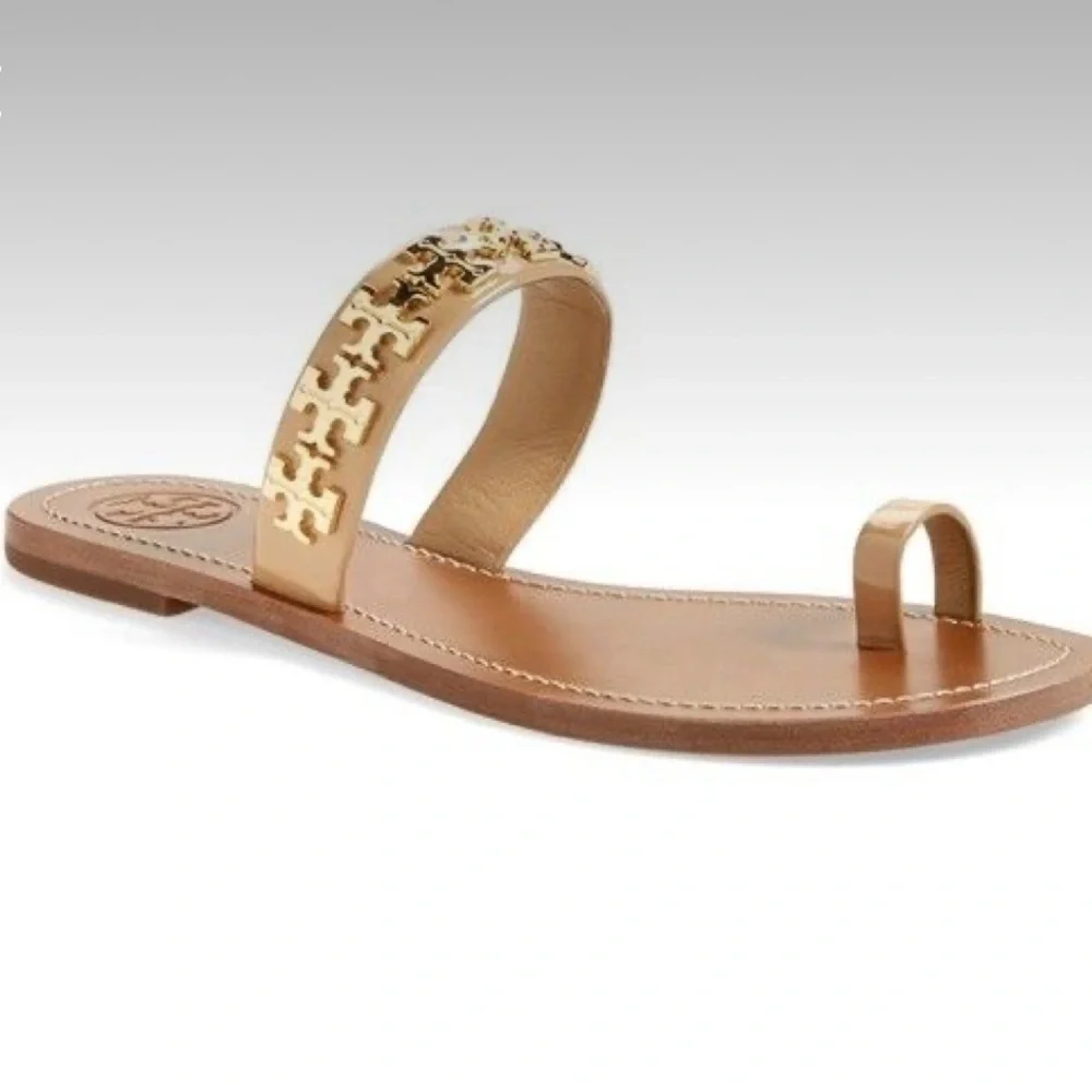 EUC Tory Burch Val Patent Leather Nude Toe Ring Sandal Size 7 1/2